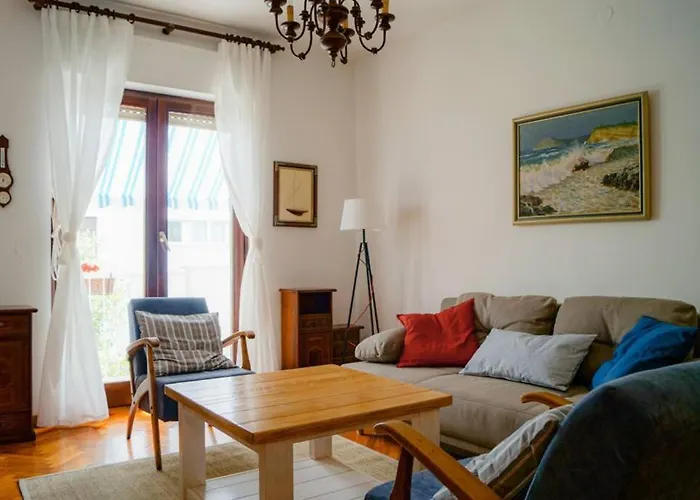 Forest Park Nest Apartment, Near Centre, With Free Parking